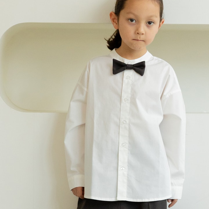 リボン付き長袖シャツ